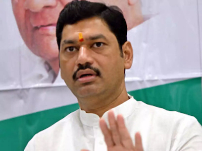 Want to settle dispute through mediation: Munde, woman to HC